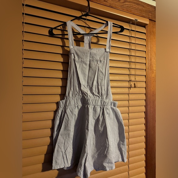 Shein Overall Romper - Picture 1 of 4